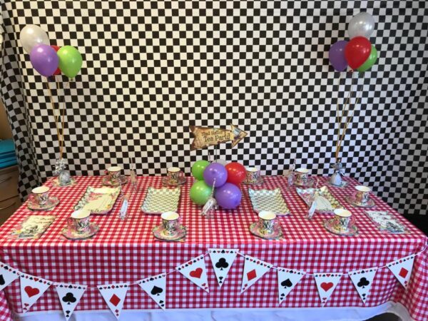 Mad hatters tea party pack! Plus balloons of colour choice