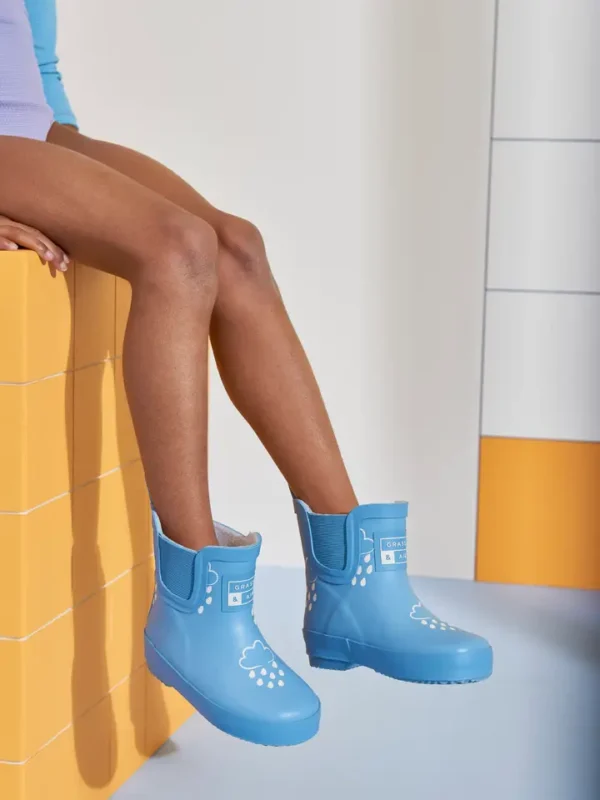 Cornflower Blue Short Colour-Changing Kids Wellies - Image 4